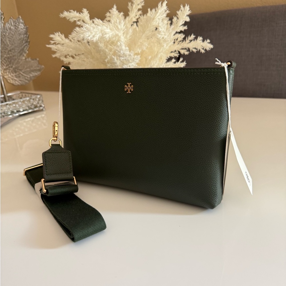 New, authentic Tory Burch blake swing crossbody bag in green - Picture 5 of 14